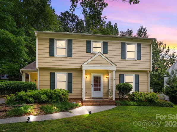 906 Wishing Well Ln, Charlotte, NC 28270