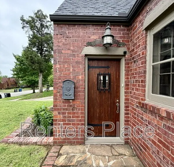 1904 S Yorktown Ave — Photo 3