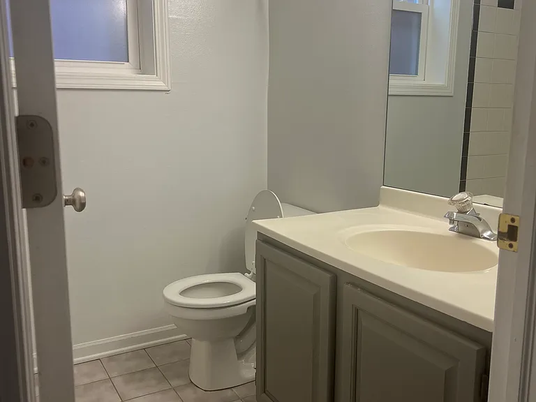 1343 W Walton St #2 — Photo 7