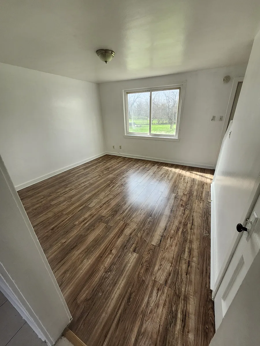 Building Photo - 32 Curwood Ct #28