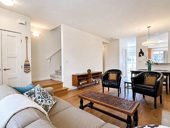 5th image of 915 Tobruck Ave #13