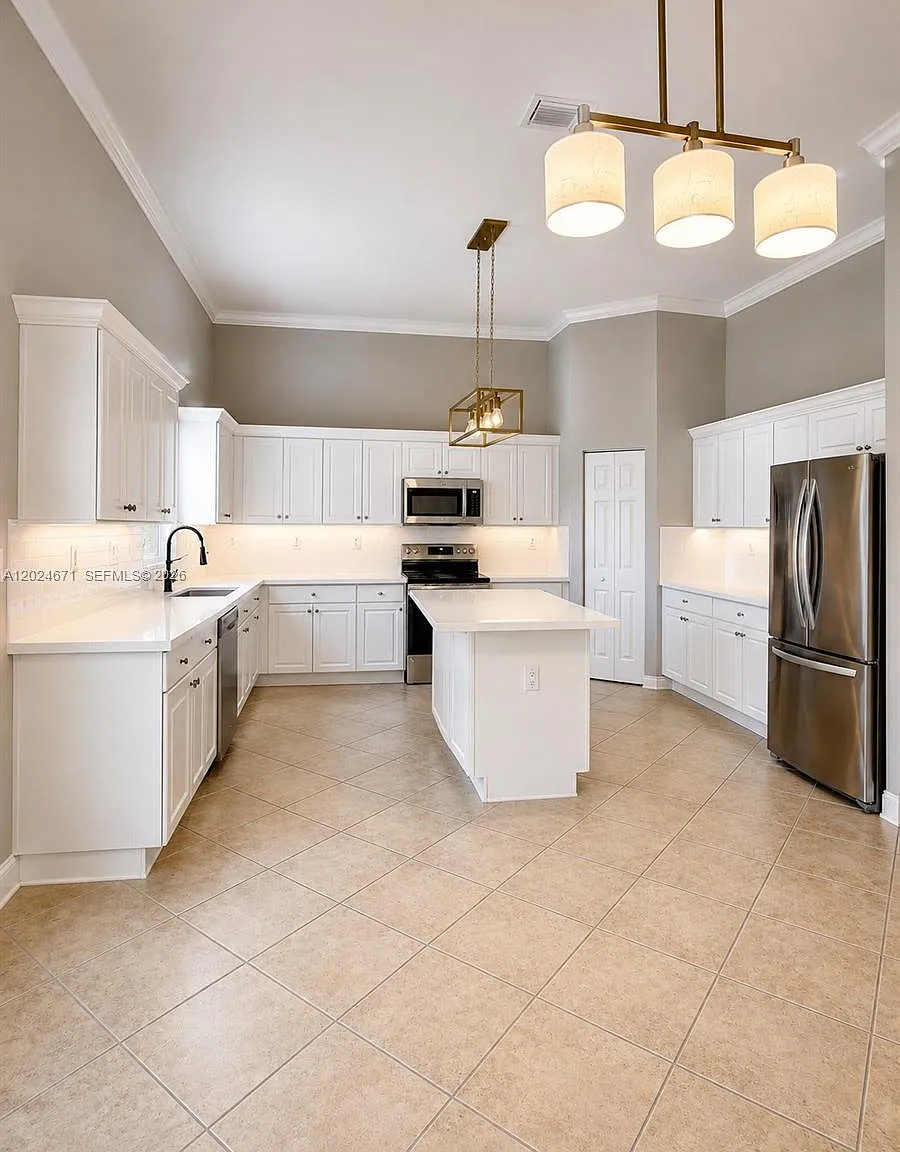 Floridian Bay Estates — Photo 4