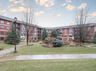 855 E 22nd St APT 304, Lombard, IL