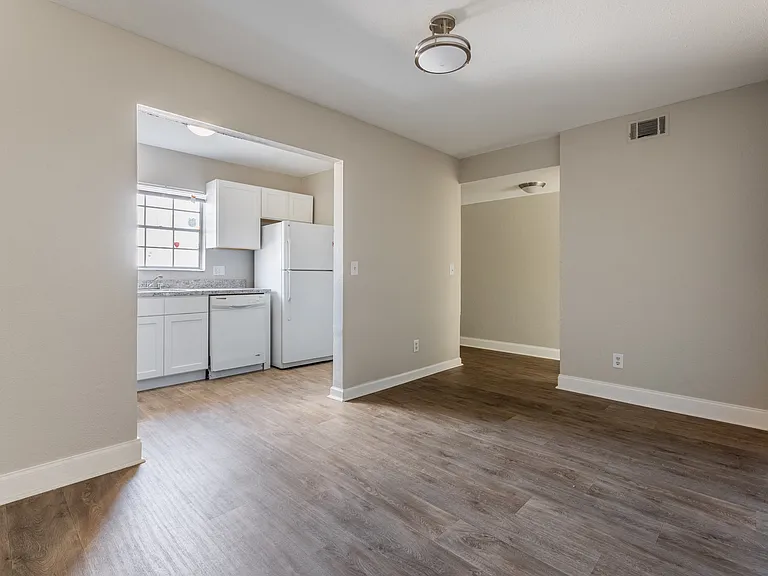 Kings Trail Apartment Homes — Photo 9