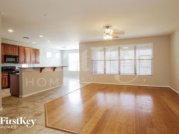 3rd image of 17642 W Post Dr