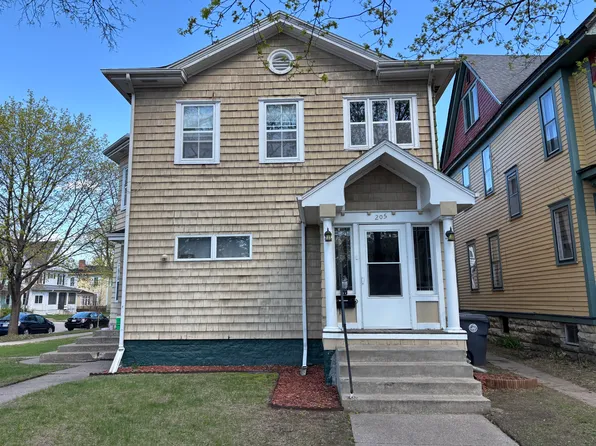 205 9th St S, La Crosse, WI 54601