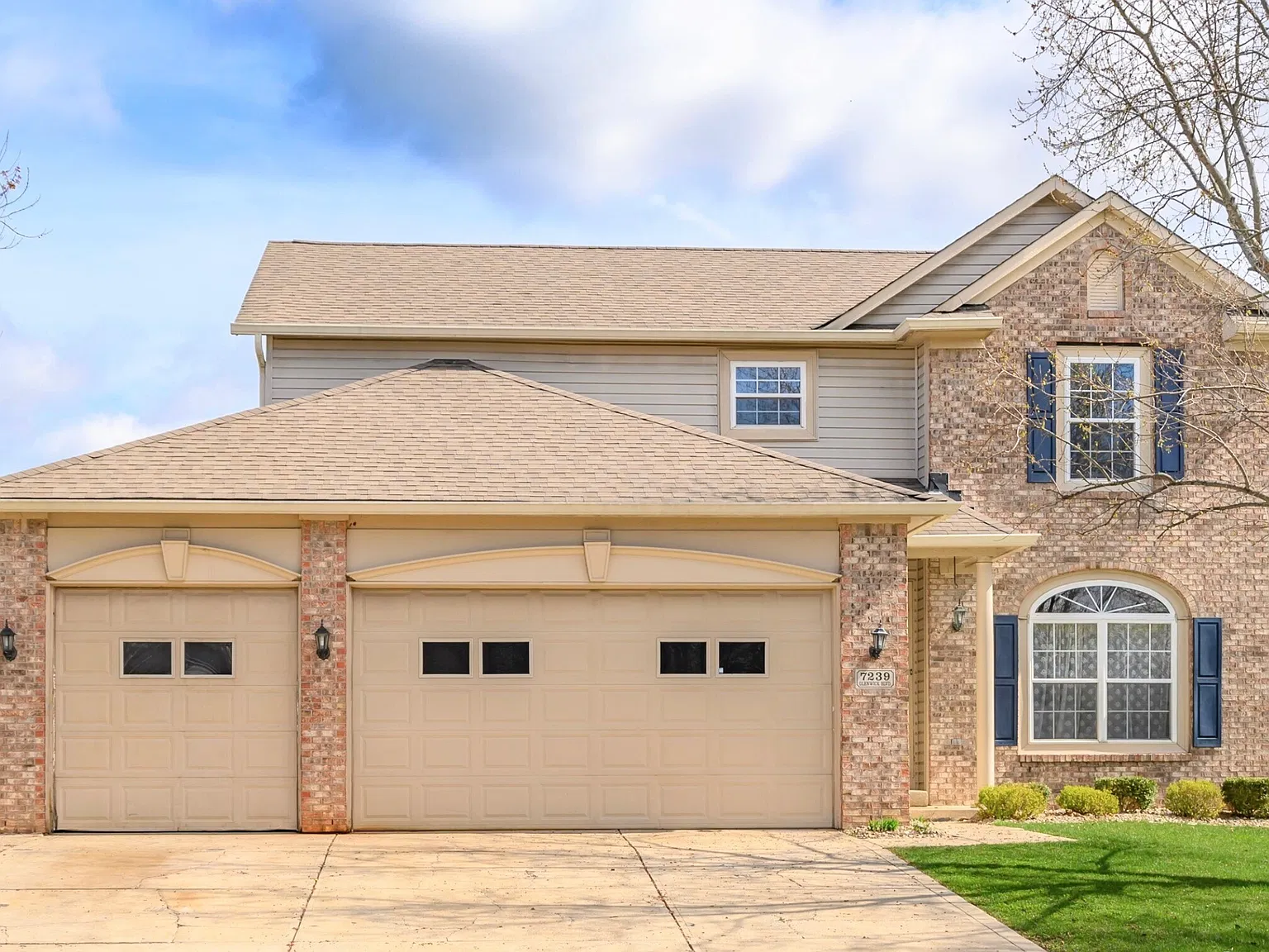 4 bed, 2.5 bath, 3026 sqft, $2,100 — Photo 1