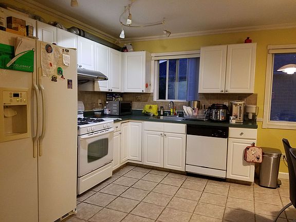 4th image of 457 Virginia Ave