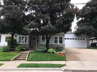 920 Rock St, Peru, IL 61354