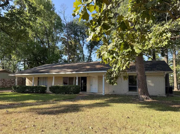 105 Woodbriar Way, Wake Village, TX 75501