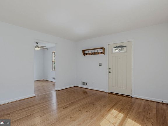 5th image of 717 Mapleton Rd