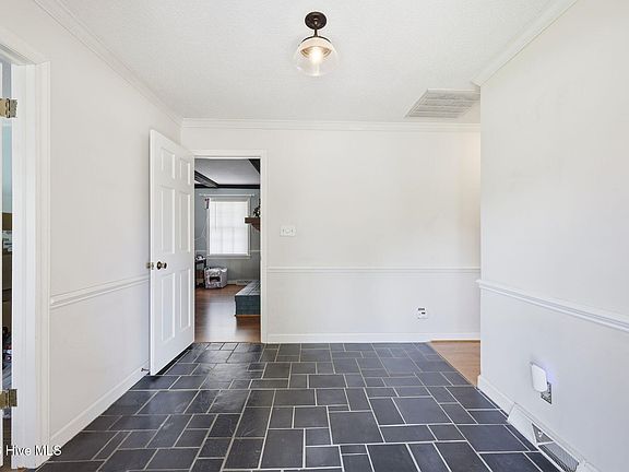5th image of 304 Lawson Road