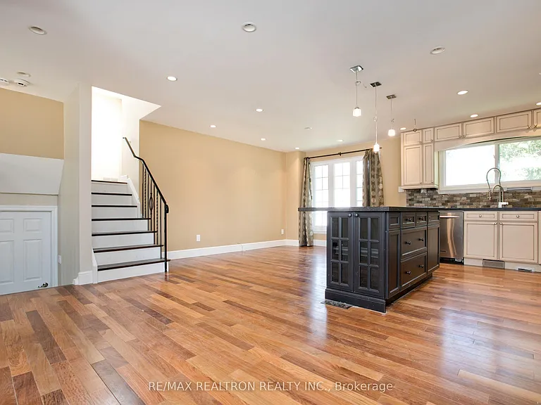 2 Callahan Rd — Photo 15