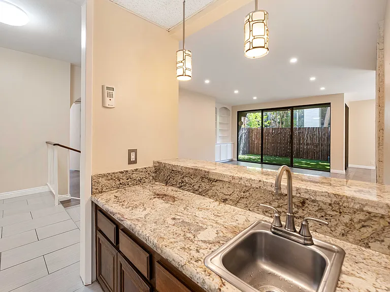 5340 Yarmouth Ave #108 — Photo 15