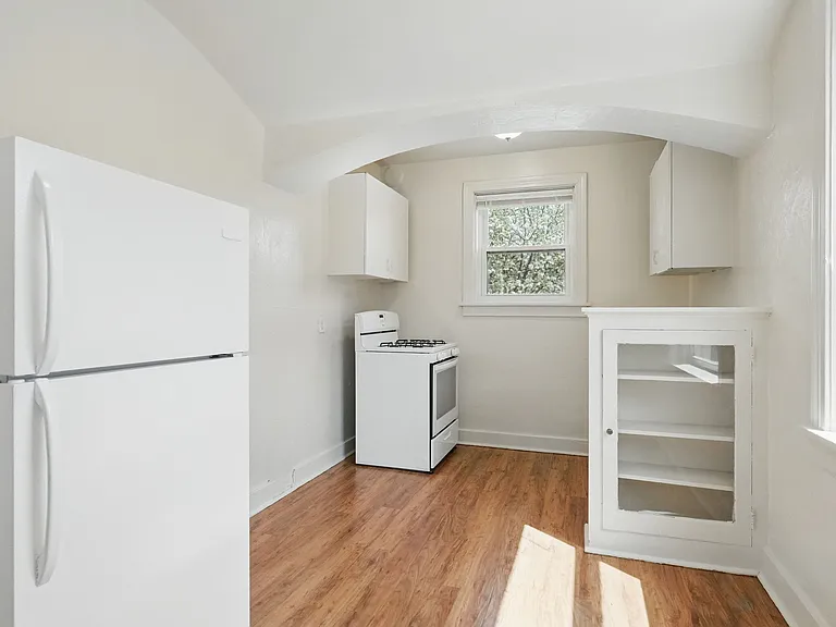5646 Hobart St #5 — Photo 6