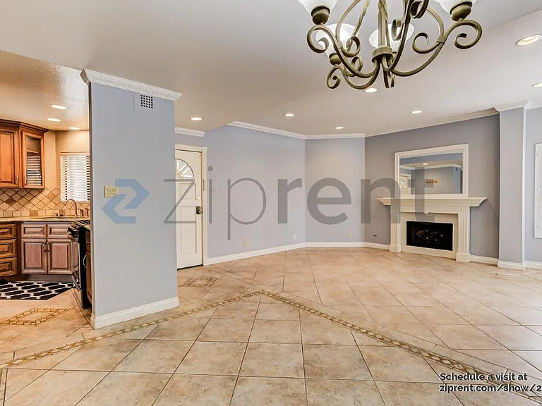 601 N Kenwood St #204 — Photo 2
