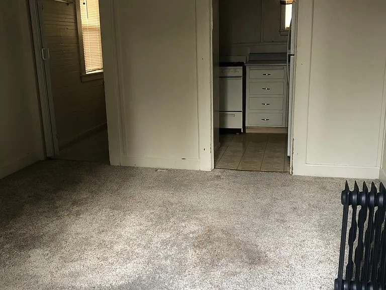 1337 N Golden State Blvd — Photo 3