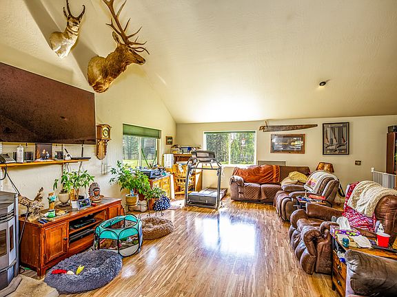 5th image of 451 Aspen Dr