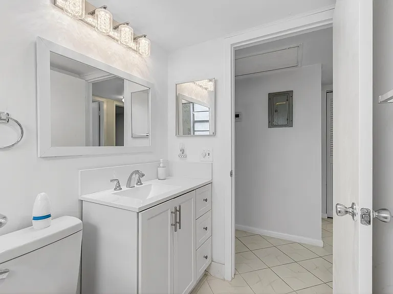 360 Fanshaw — Photo 32