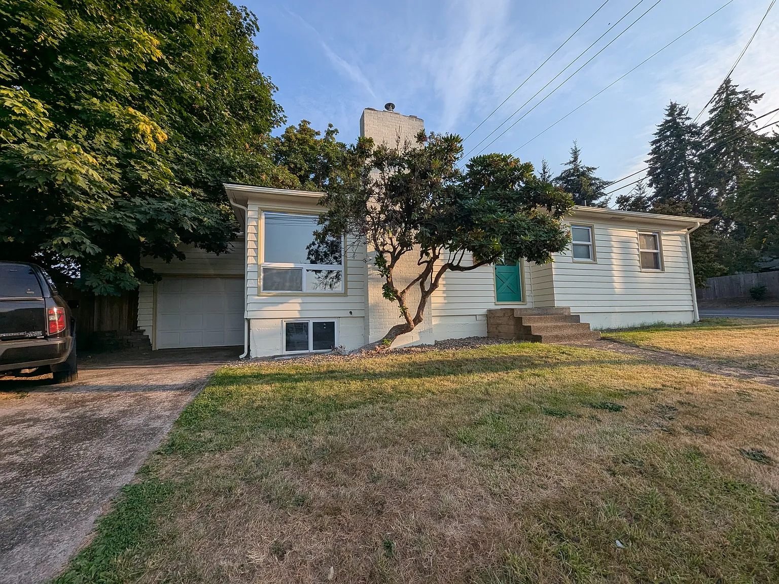 1420 Madrona Avenue SE — Photo 2
