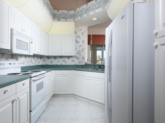 3rd image of 600 Club Marco Cir Unit 201