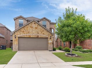 8820 Tenderfoot Ln, Aubrey, TX 76227