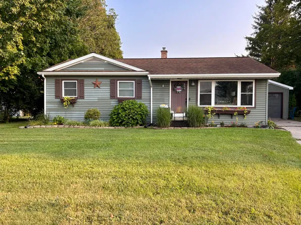 610 E Main St, Fremont, MI 49412