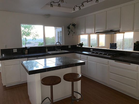 Kitchen with island