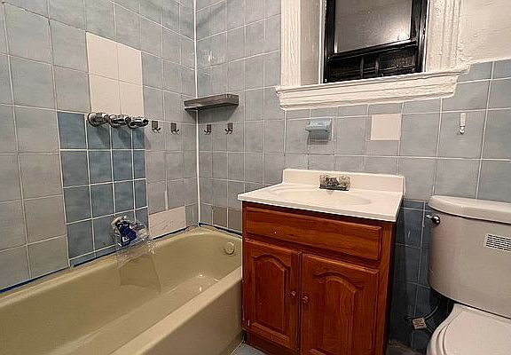 5th image of 156 Vernon Ave APT 1A