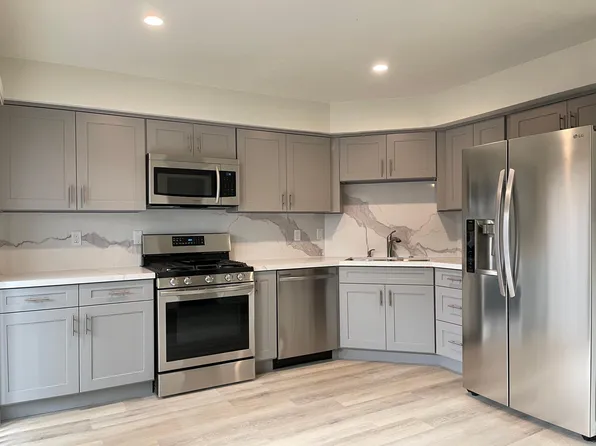 418 22nd St #B, Huntington Beach, CA 92648