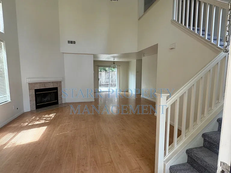 4355 Legacy Ct — Photo 2