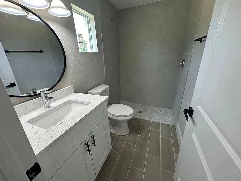 3933 NE 19th Ave — Photo 6