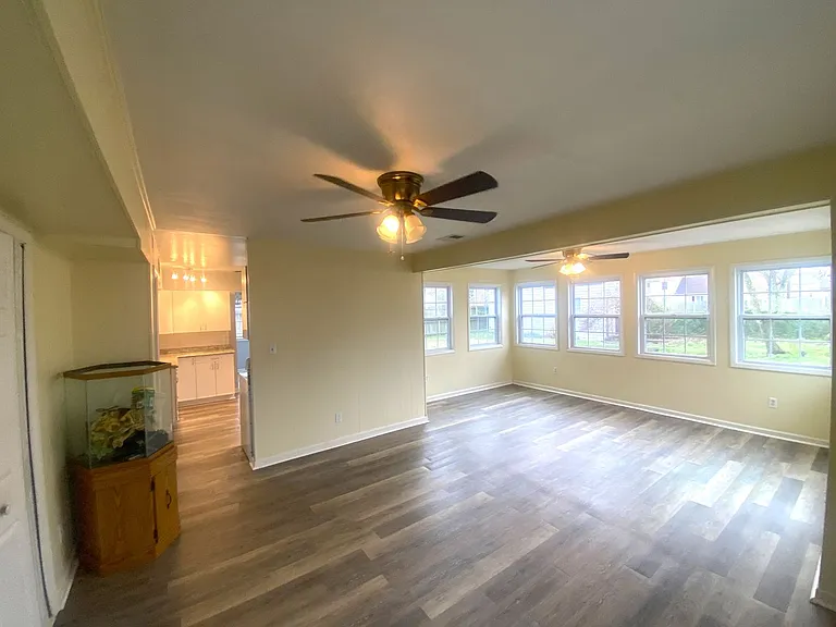 8225 Tabor Ct — Photo 10