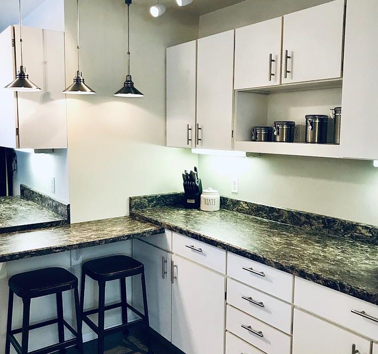Eat in kitchen with lots of lighting
