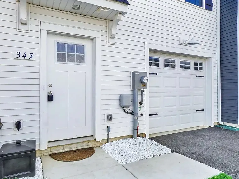 345 Avon Dr — Photo 3
