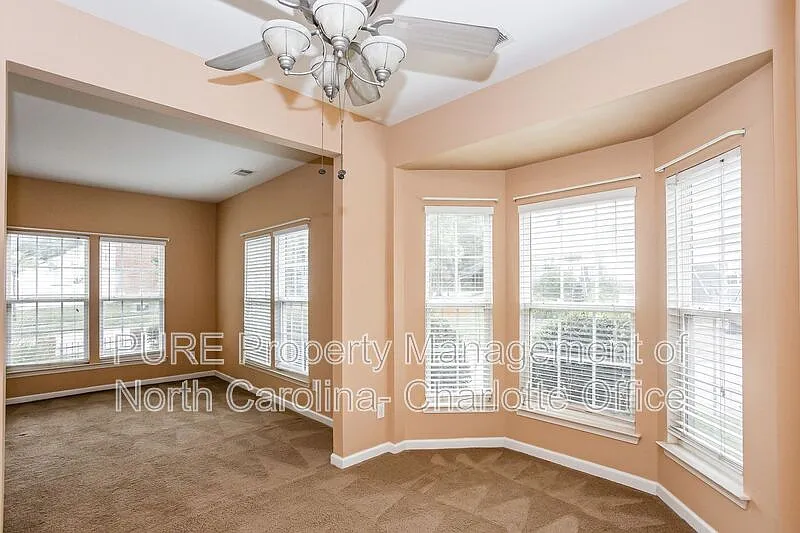 3 bed, 2.5 bath, 1450 sqft, $1,825 — Photo 4