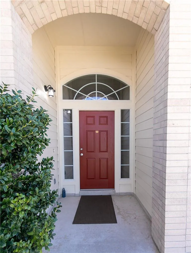 3 bed, 2.0 bath, 1892 sqft, $2,150 — Photo 2