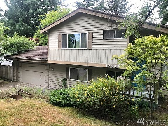 Fairwood Greens amenities include 24/7 security patrol, parks, well-maintained homes, quiet streets and award-winning Kent Schools. Enjoy neighborhood sponsored events and easy access to freeways, airport, hospital, major retail, dining and business hubs.