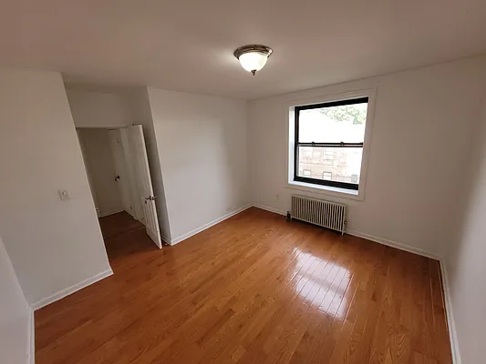 Rented by Halvatzis Realty | media 32