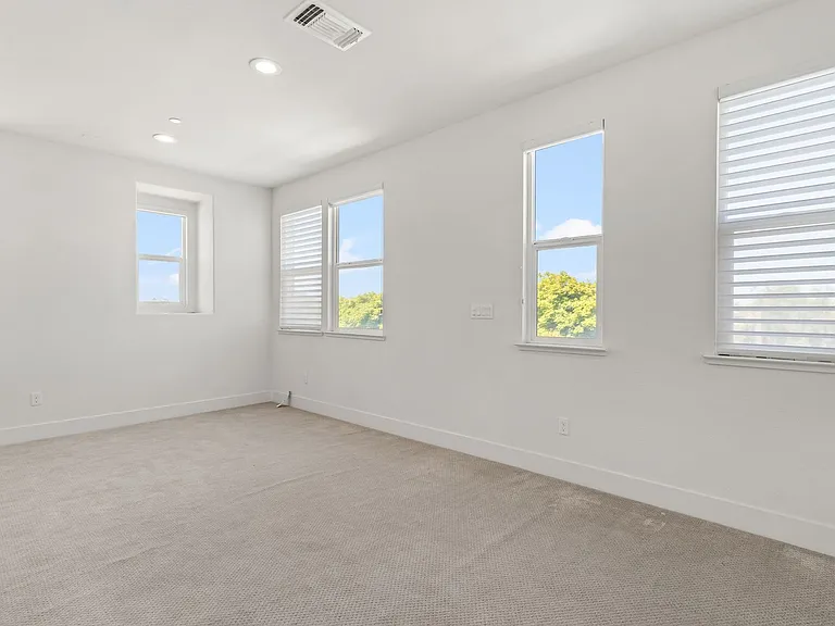 2730 Bette St — Photo 37