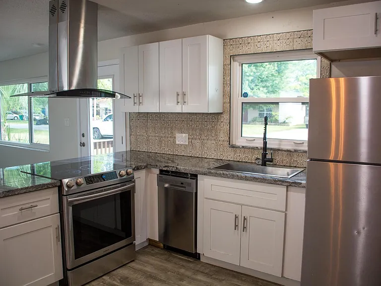86 Hurwood Ave — Photo 7