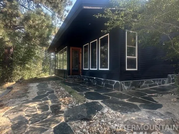 1717 Pine Lakes Ranch Dr, Cascade, ID 83611