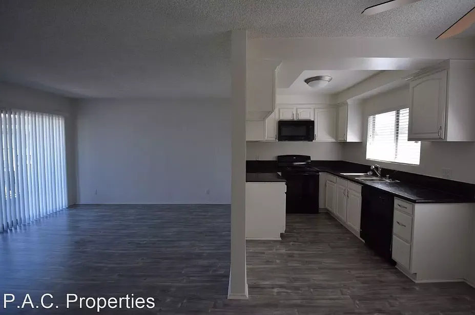 6464 Woodman — Photo 4