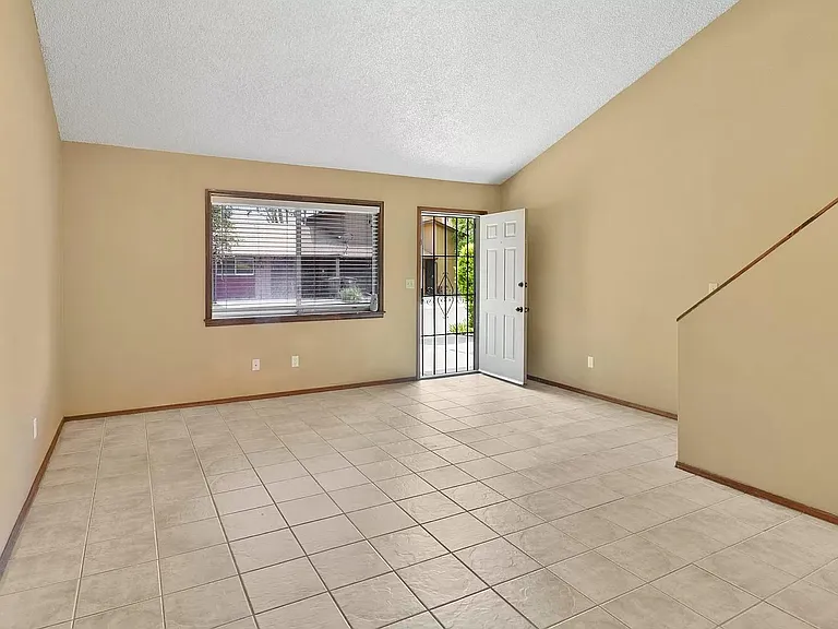 2645 E Heidi Loop — Photo 6