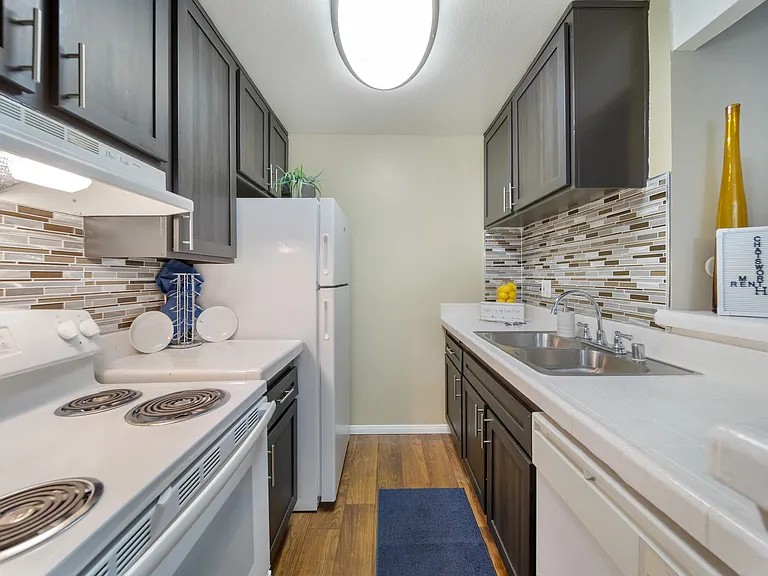 Modern elegance meets culinary charm at Chatsworth Pointe. Feast your eyes on the sleek sophistication of our newly updated kitchen
