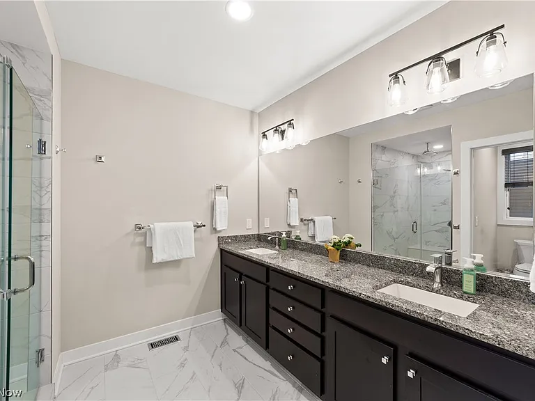 11202 N Park Pl — Photo 16
