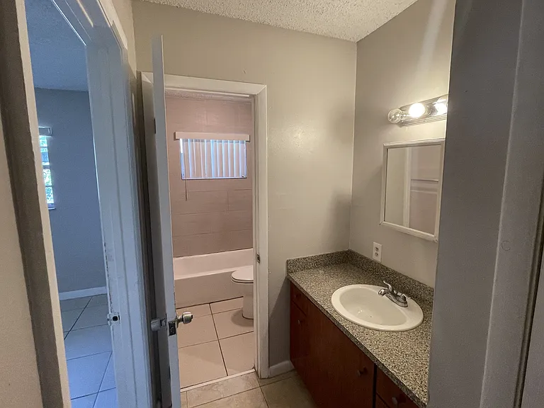 716 SW 16th Ave #2 — Photo 18