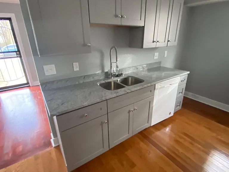 2711 Park Ave — Photo 1