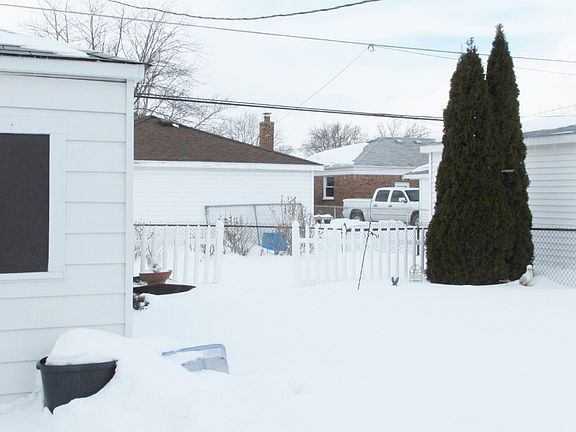 4th image of 29617 Taylor St