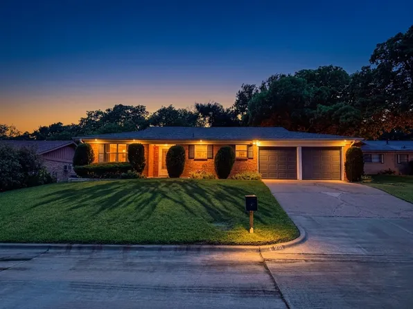 901 Gregory Ave, Bedford, TX 76022